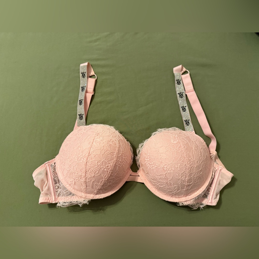 Victoria's Secret Bombshell Blush Lace Bra